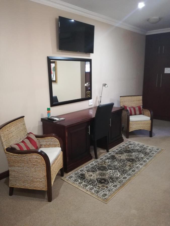 Belmont Guesthouse Блоемфонтейн Екстериор снимка