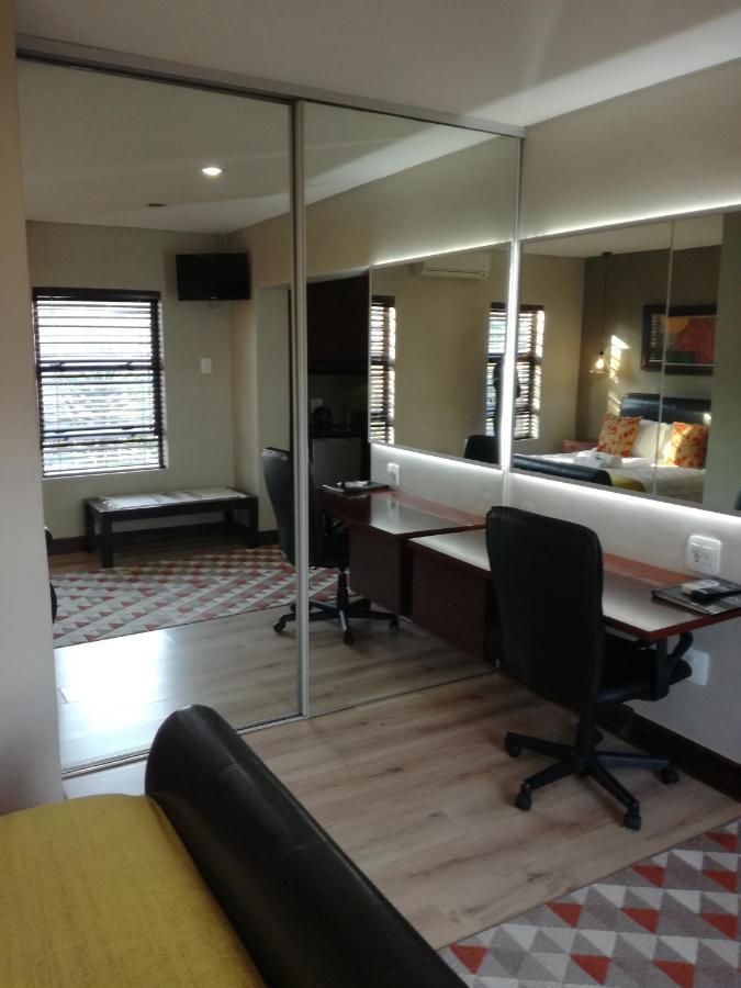 Belmont Guesthouse Блоемфонтейн Екстериор снимка