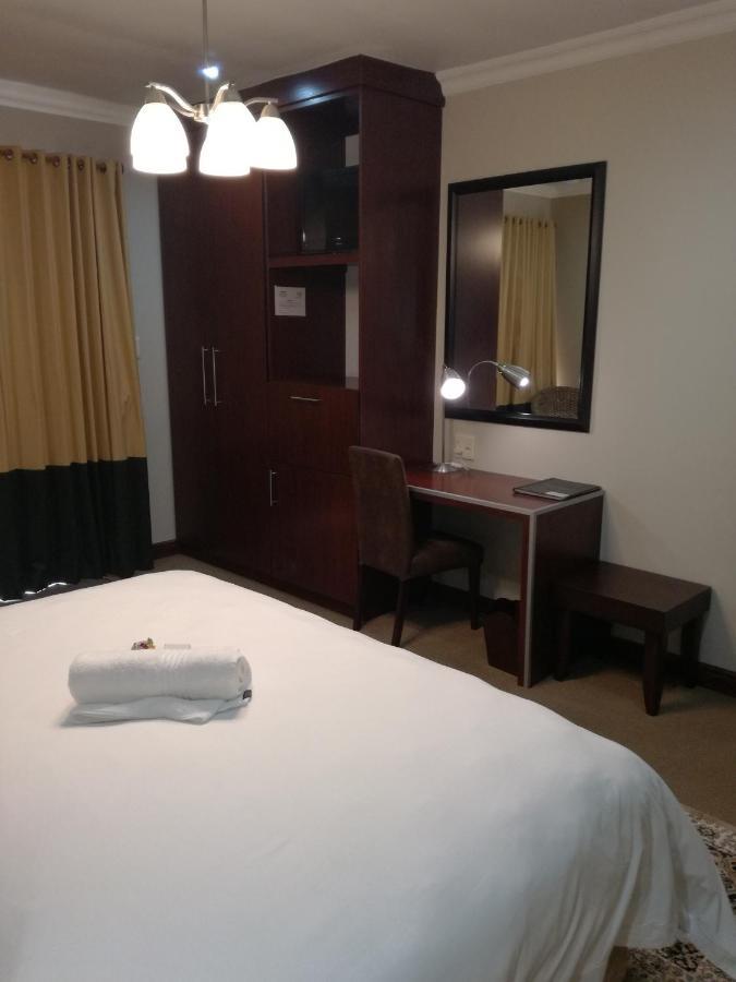 Belmont Guesthouse Блоемфонтейн Екстериор снимка