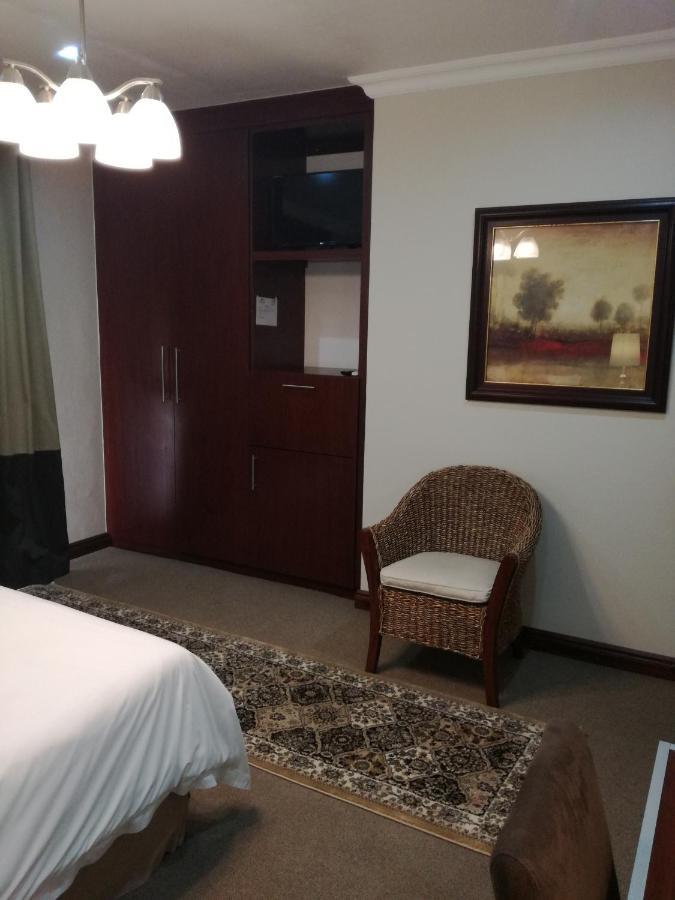 Belmont Guesthouse Блоемфонтейн Екстериор снимка