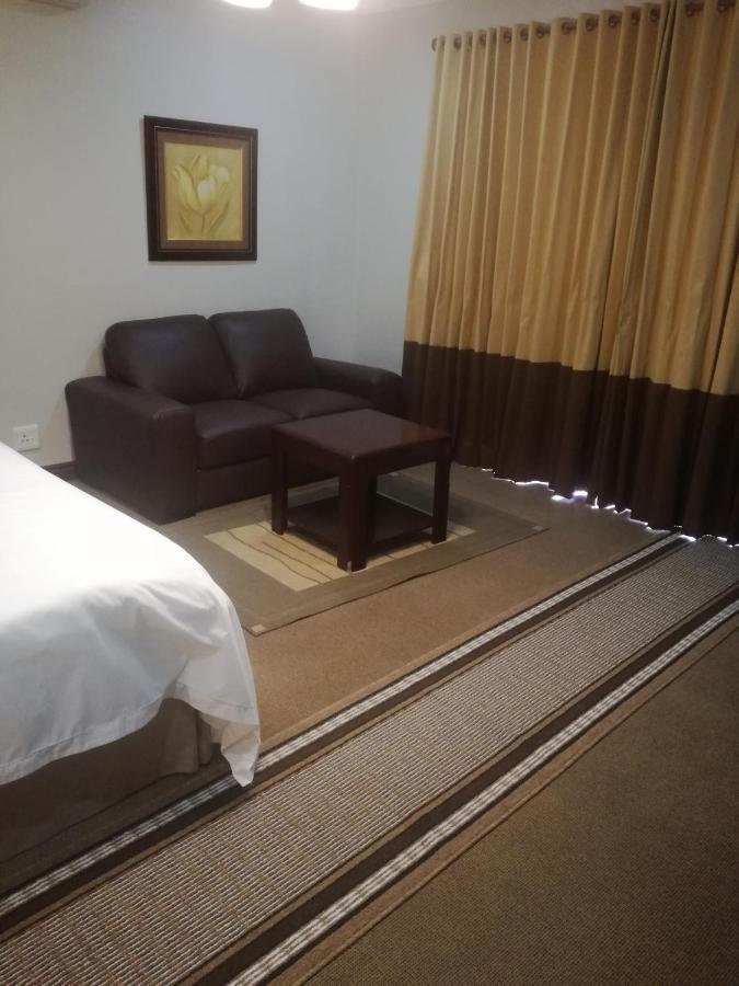 Belmont Guesthouse Блоемфонтейн Екстериор снимка