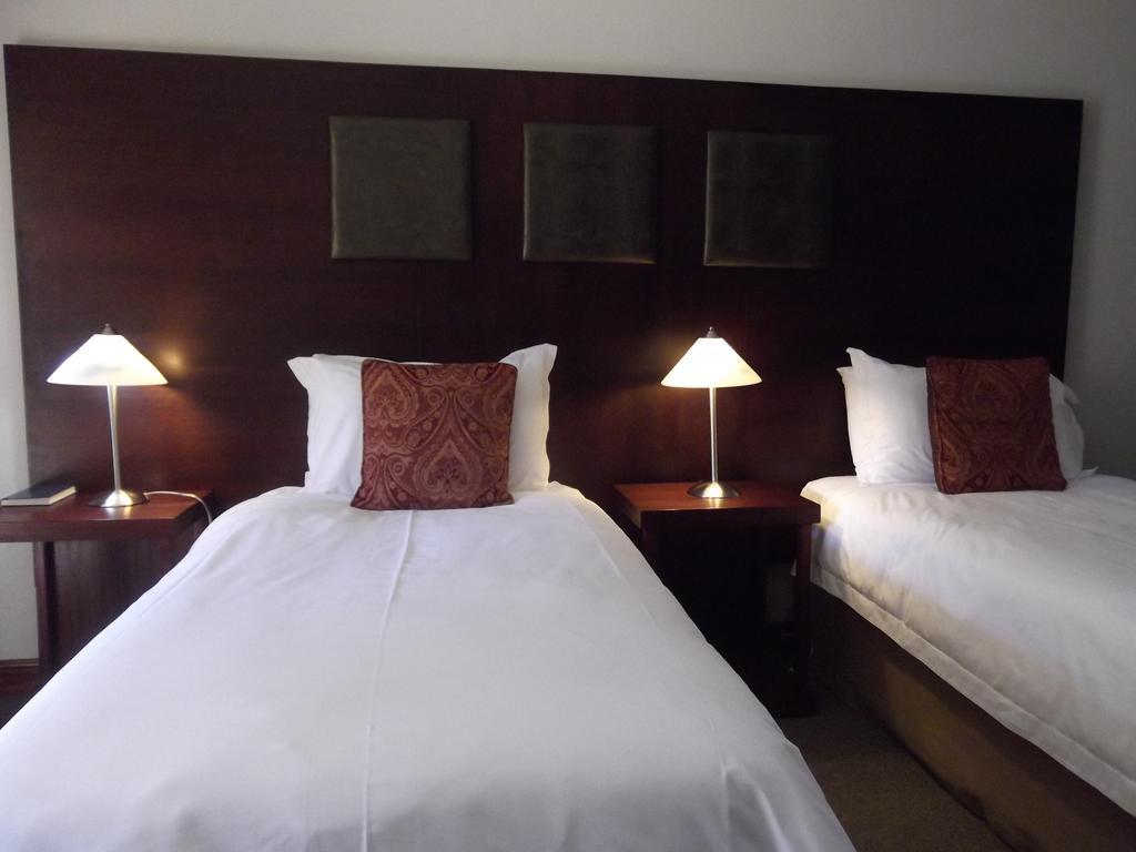 Belmont Guesthouse Блоемфонтейн Екстериор снимка