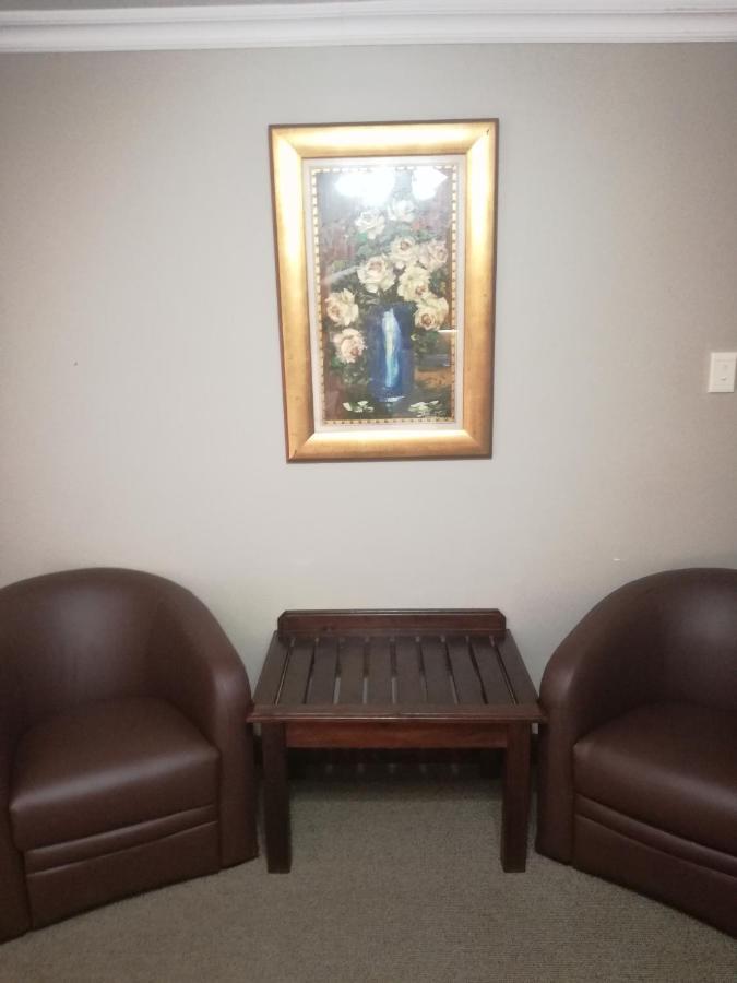 Belmont Guesthouse Блоемфонтейн Екстериор снимка