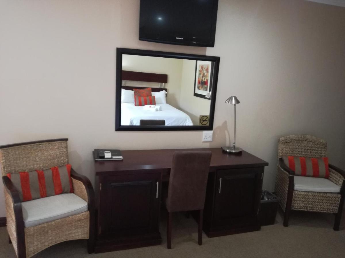 Belmont Guesthouse Блоемфонтейн Екстериор снимка